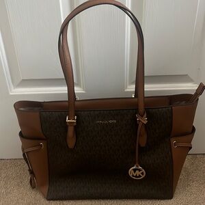 Large Authentic Michael Kors Bag. Carried once. Beautiful print & has a zipper